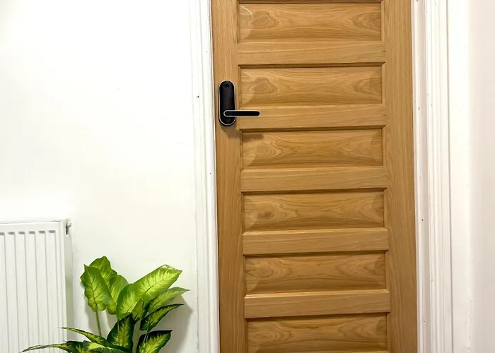 Deluxe Rooms In Beautiful Bournville Village