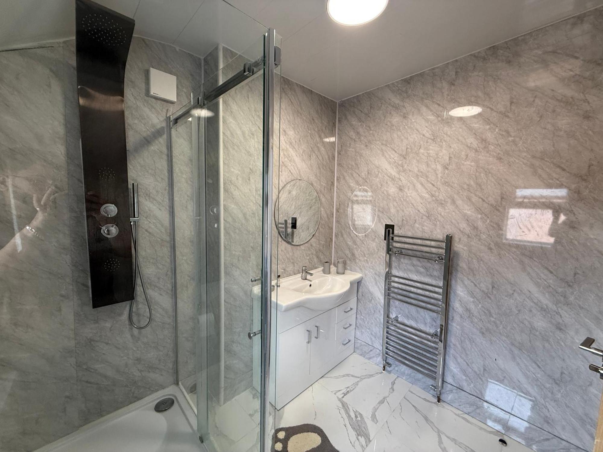Deluxe In Beautiful Bournville Village Hotel *
