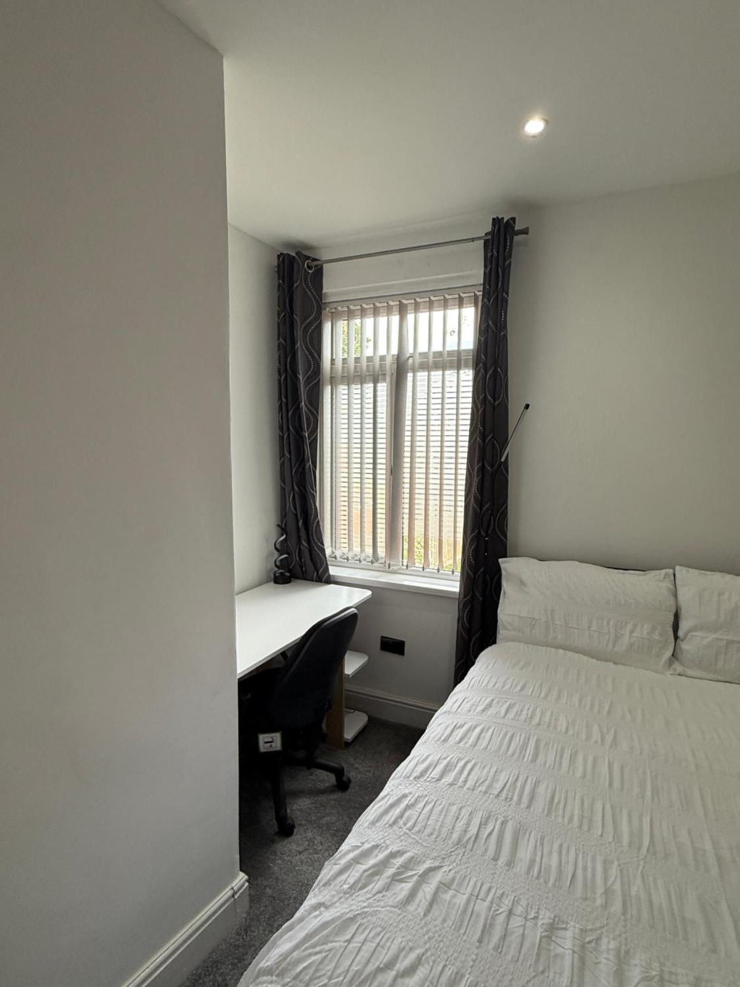Hotel Deluxe In Beautiful Bournville Village Birmingham