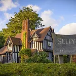 Luxury Deluxe Rooms In Beautiful Bournville Village