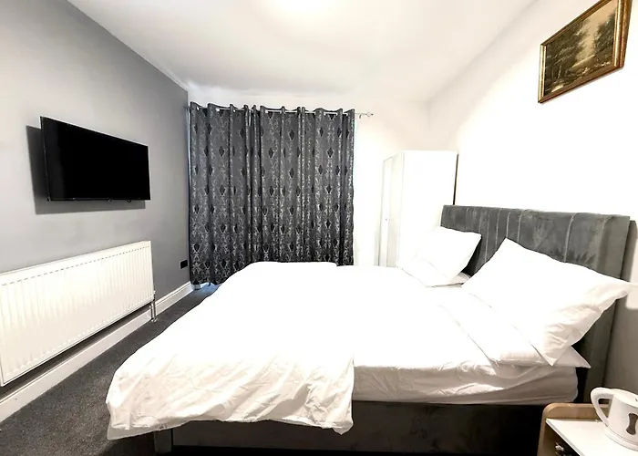 Luxury Deluxe Rooms In Beautiful Bournville Village