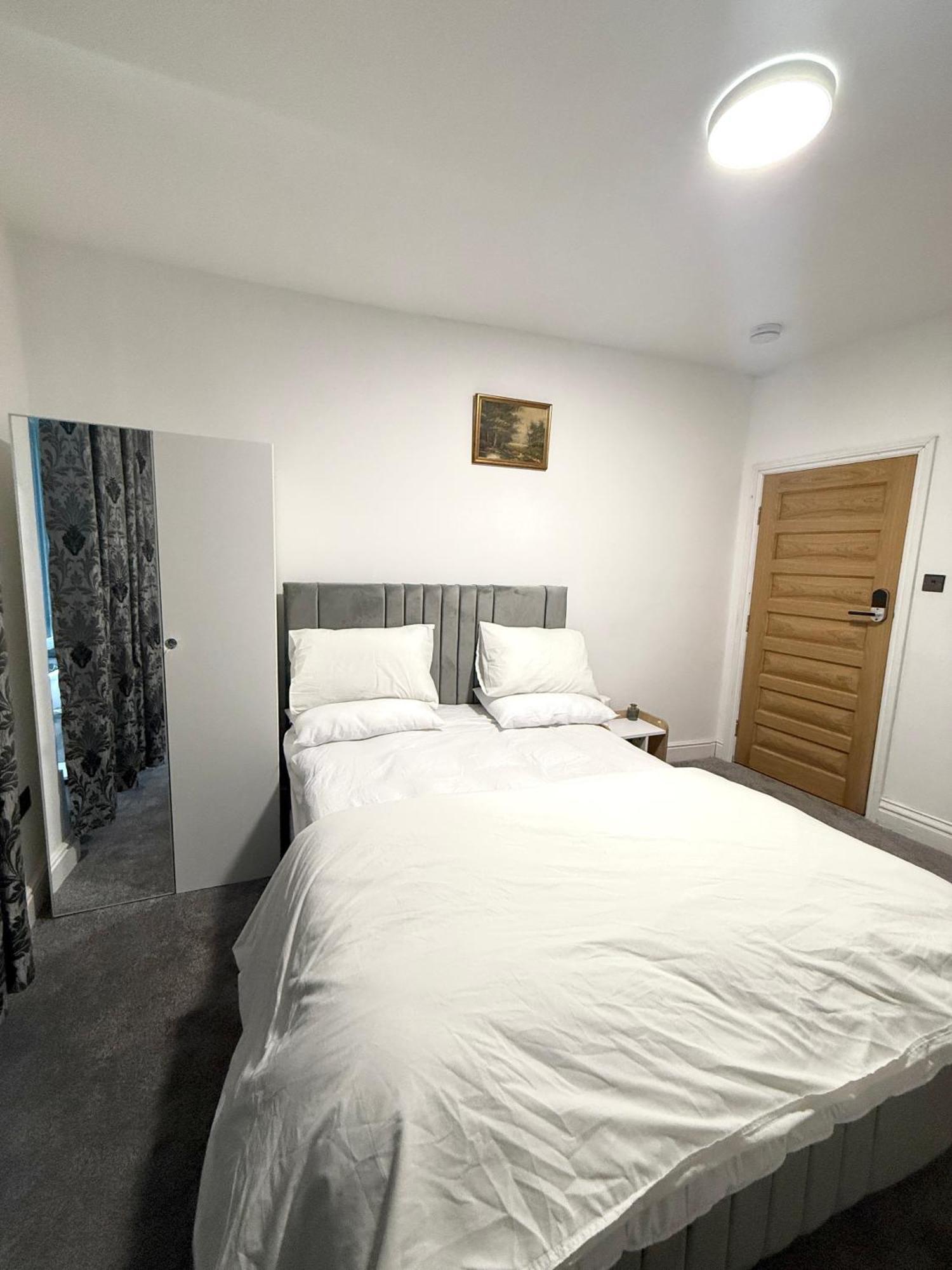 Luxury Deluxe In Beautiful Bournville Village Hotel Birmingham