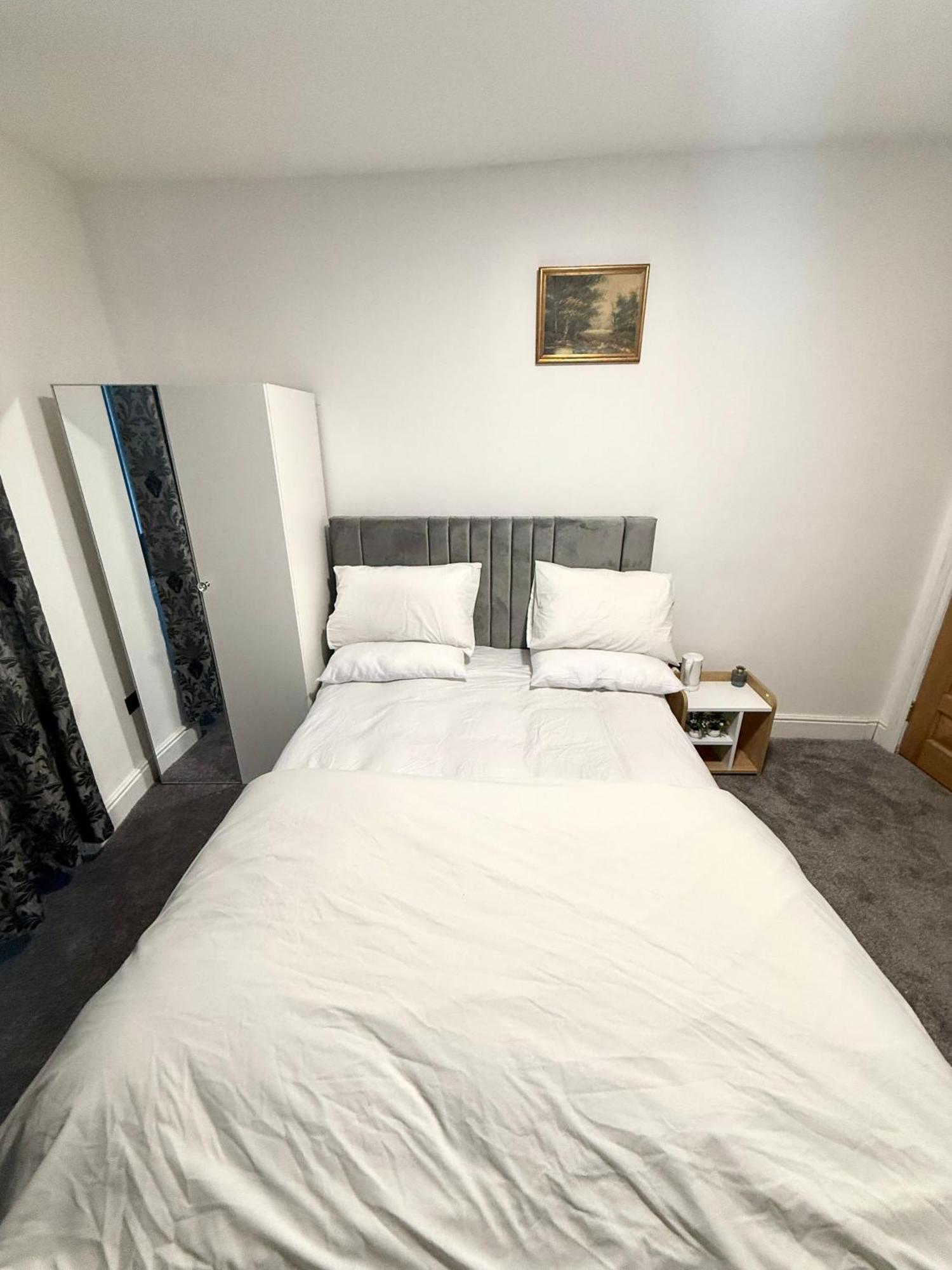 Luxury Deluxe In Beautiful Bournville Village Hotel Birmingham