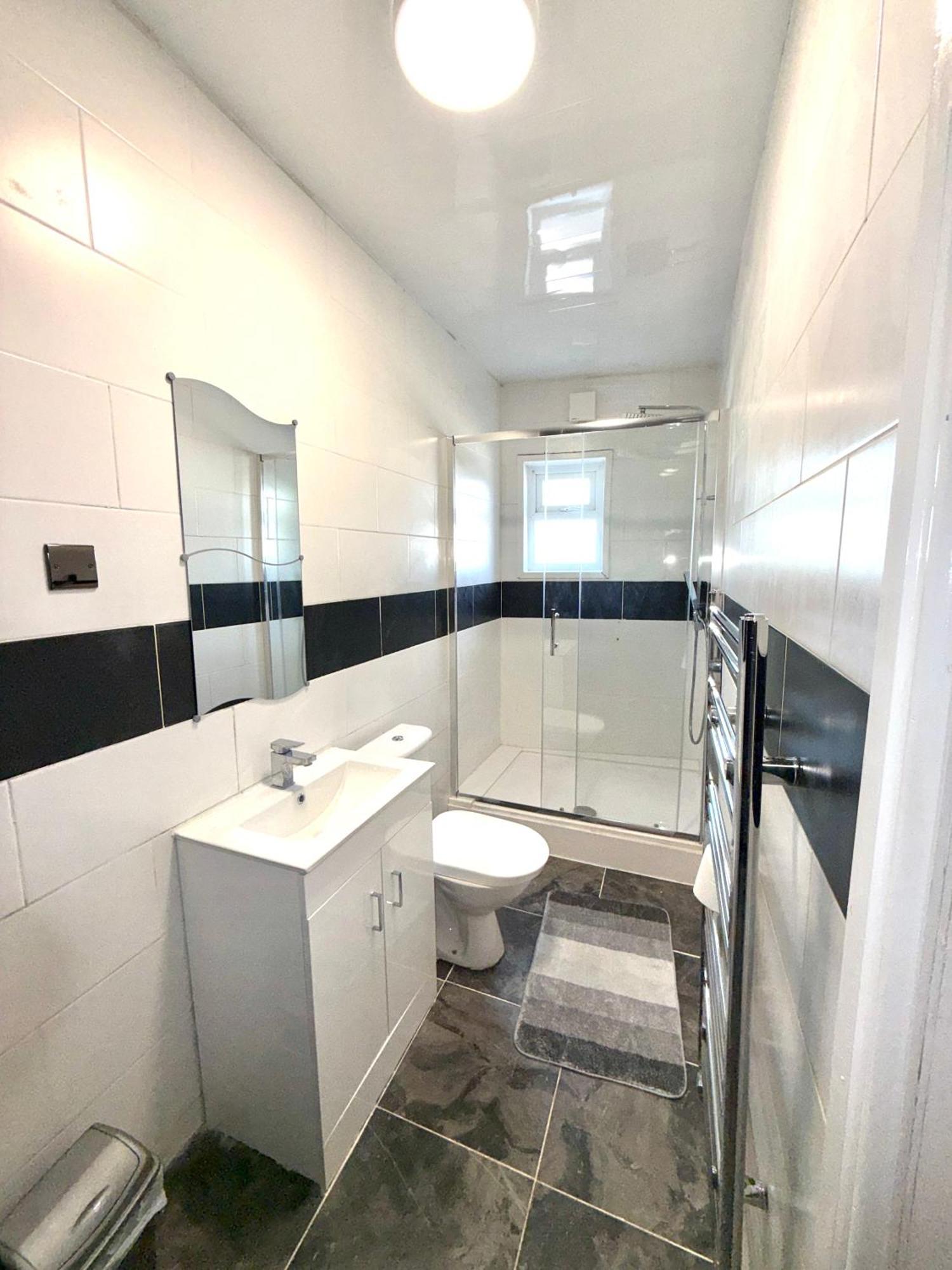Luxury Deluxe In Beautiful Bournville Village Hotel Birmingham